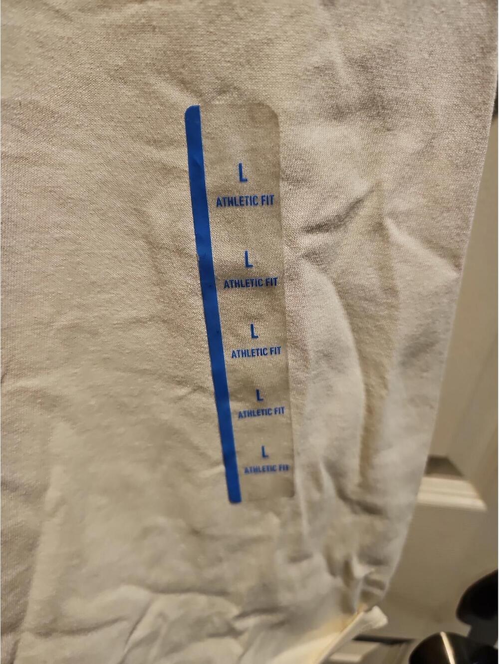 Sanrio cinnamoroll graphic TShirt Size L - Picture 3 of 4